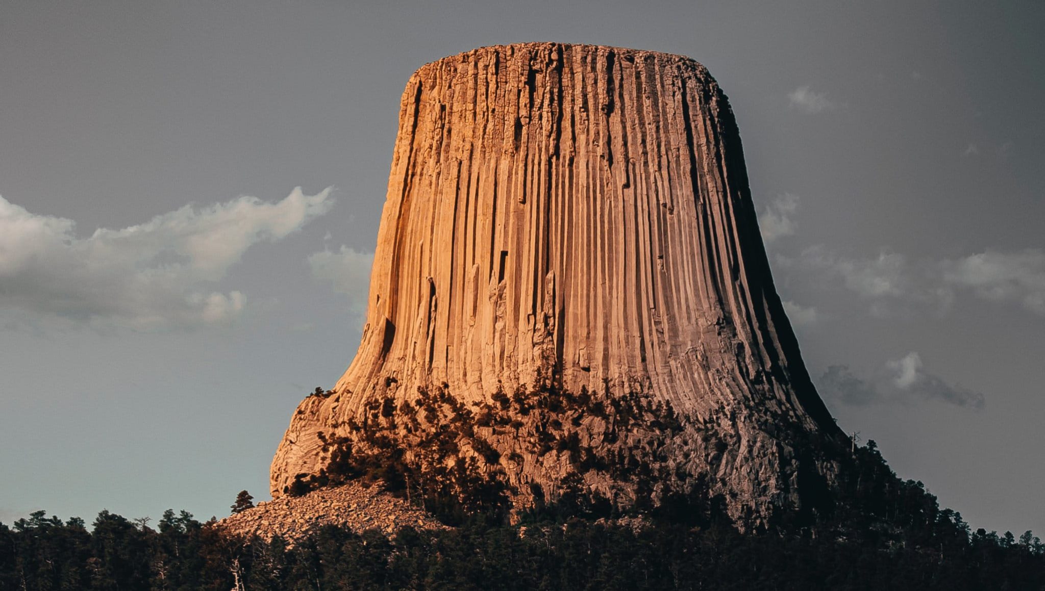 Devils Tower, Wind Cave, Mt. Rushmore to Badlands Road Trip Itinerary